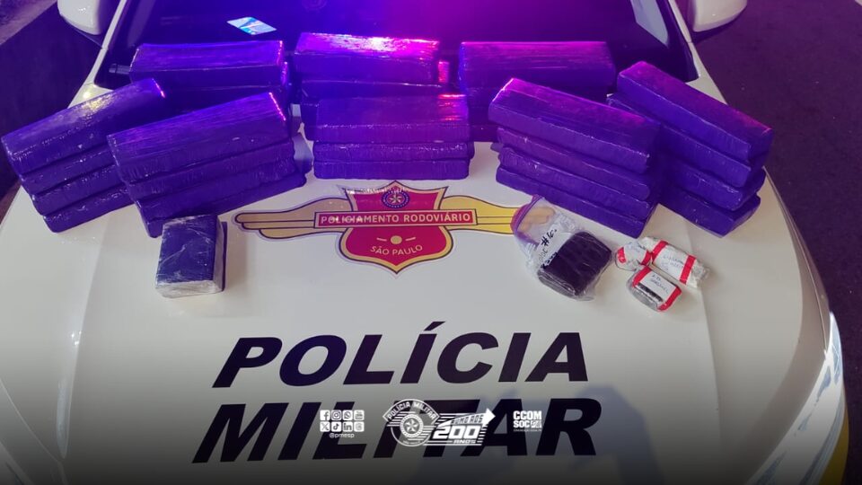 Na madrugada desta quarta-feira (5), durante uma fiscalização de trânsito na praça de pedágio da Rodovia Carvalho Pinto (SP-070), em São José dos Campos/SP, policiais abordaram um veículo e localizaram uma grande quantidade de entorpecentes.