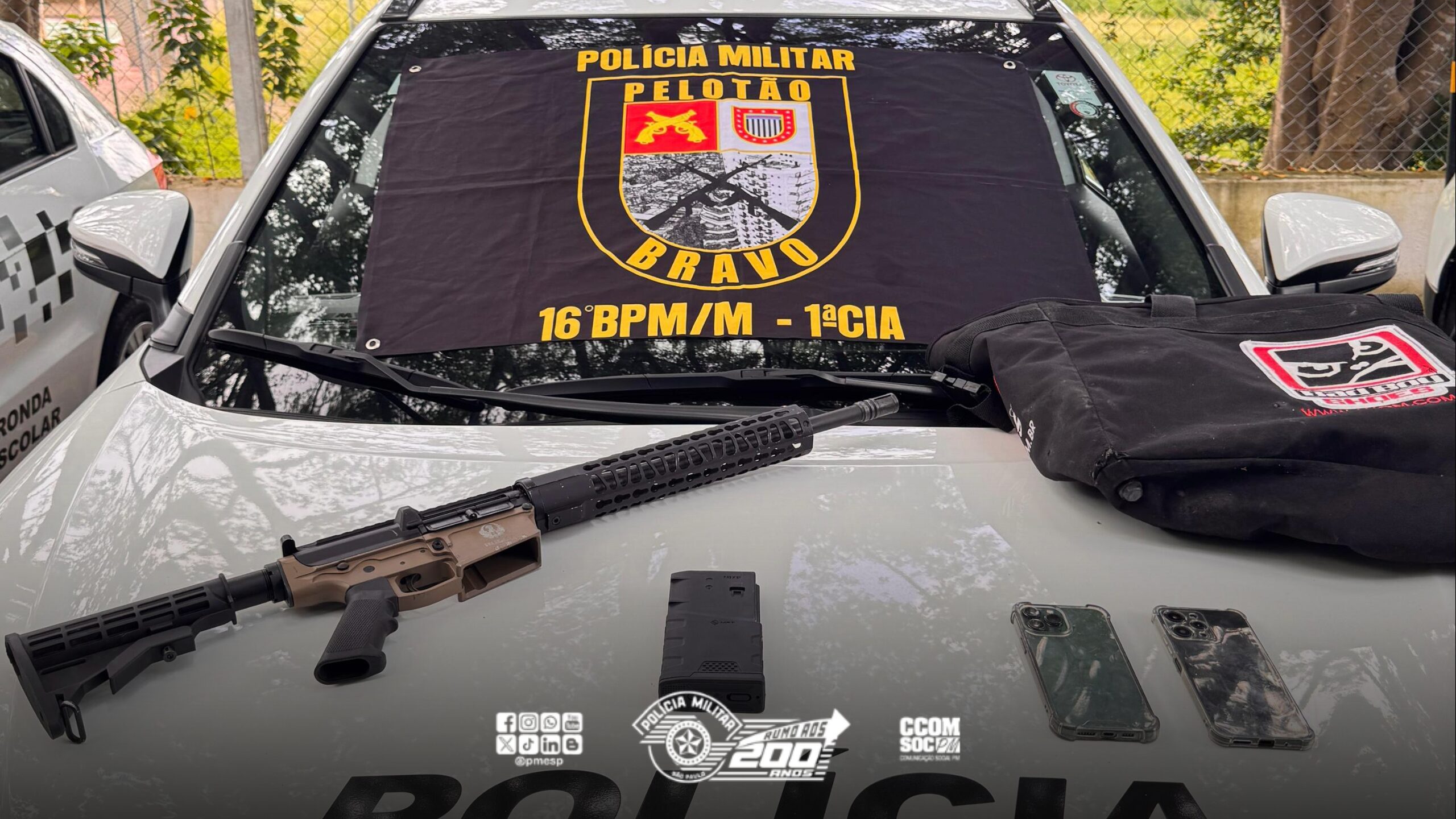 Criminoso é preso pela PM transportando fuzil na mochila