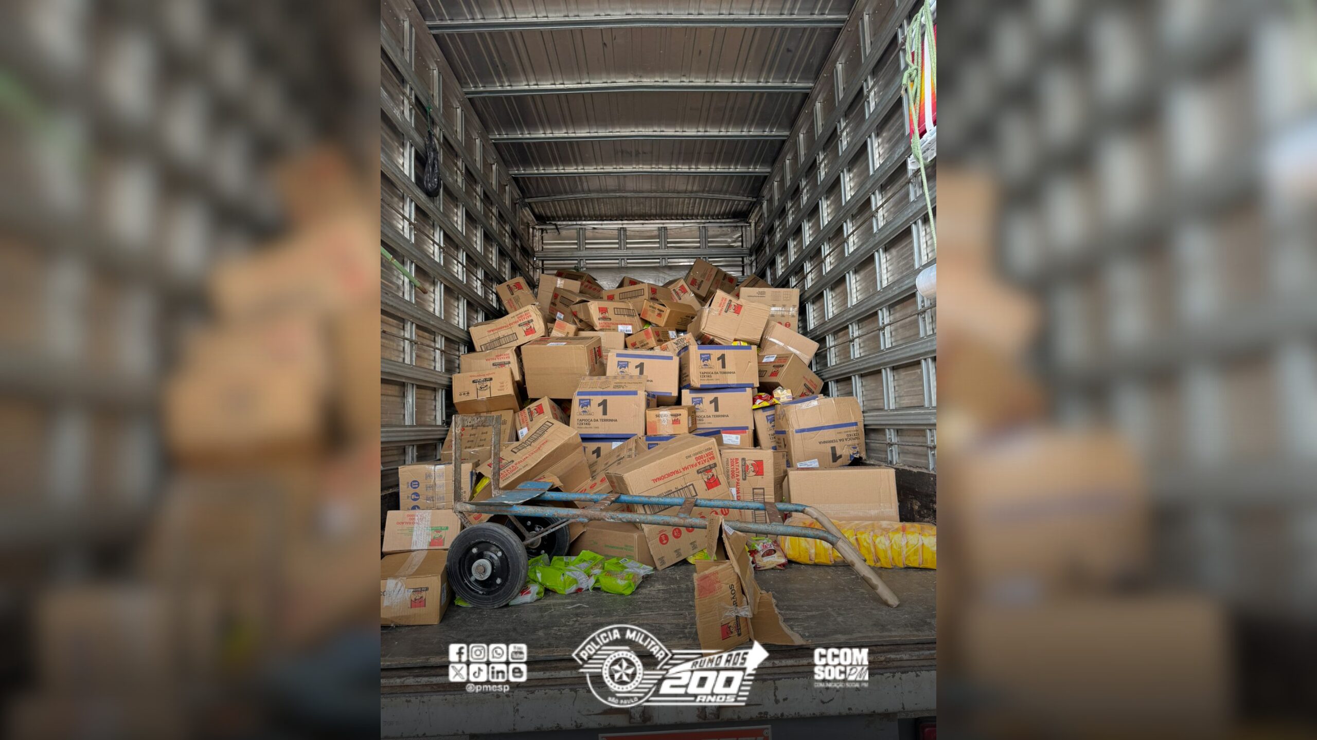 Carga de produtos alimentícios, avaliada em mais de R$ 20 mil, é recuperada pela PM na zona sul da capital