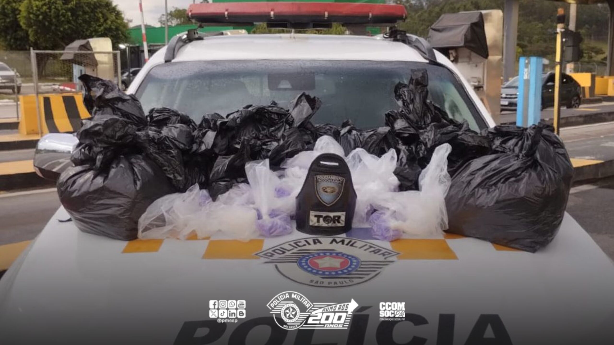 PM Rodoviária intercepta carro que transportava cerca de 15kg de cocaína no porta-malas