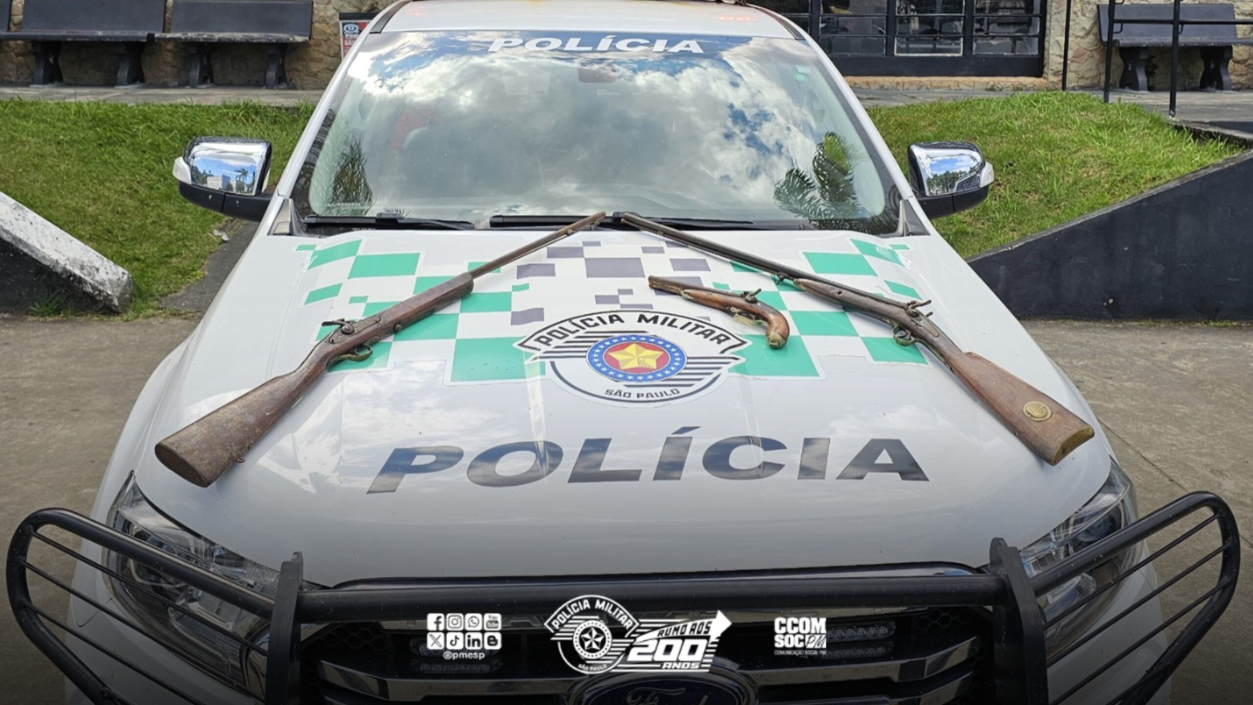 OPERAÇÃO VERÃO: PM Ambiental prende foragido da Justiça que mantinha armas de fogo em residência