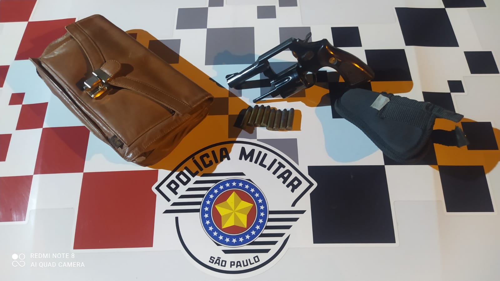 Sobrinho chama PM após briga com tio em Pracinha/SP. O homem estaria municiando uma arma após ameaçá-lo