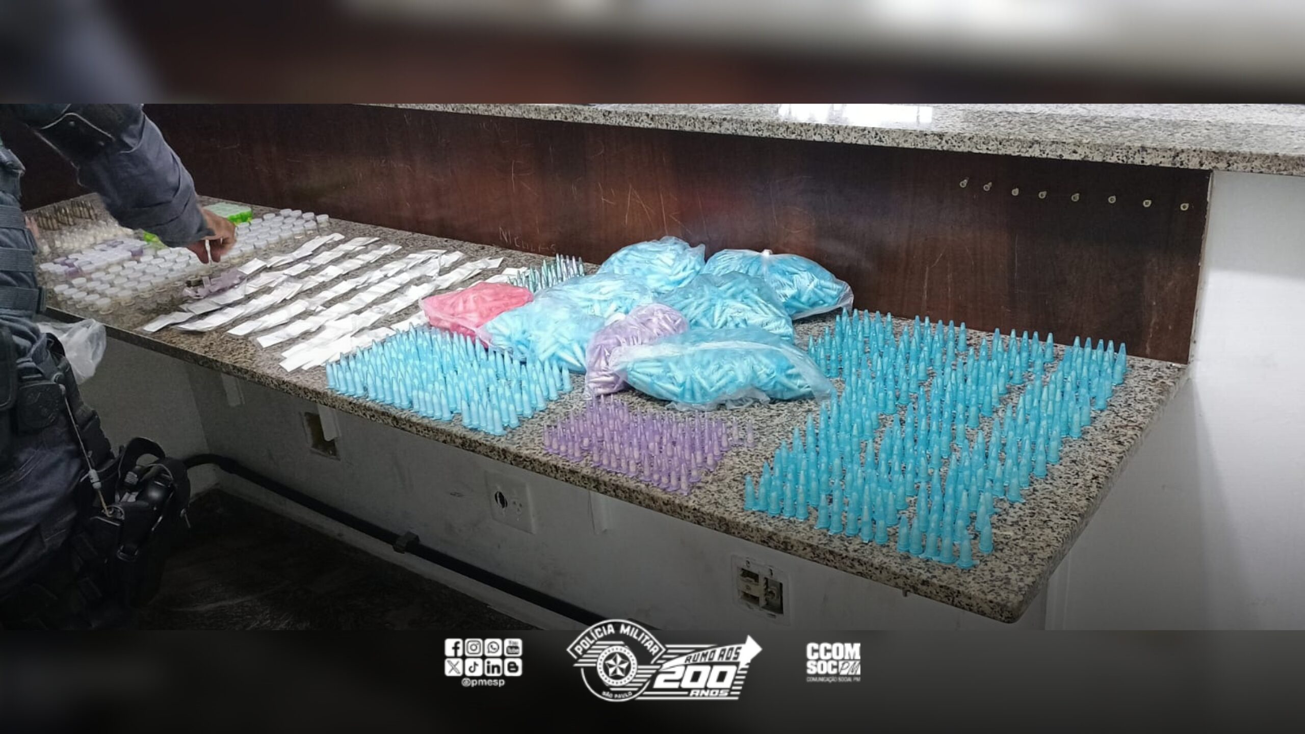 Mais de 3 mil porções de drogas são apreendidas pela PM em abordagem na Capital