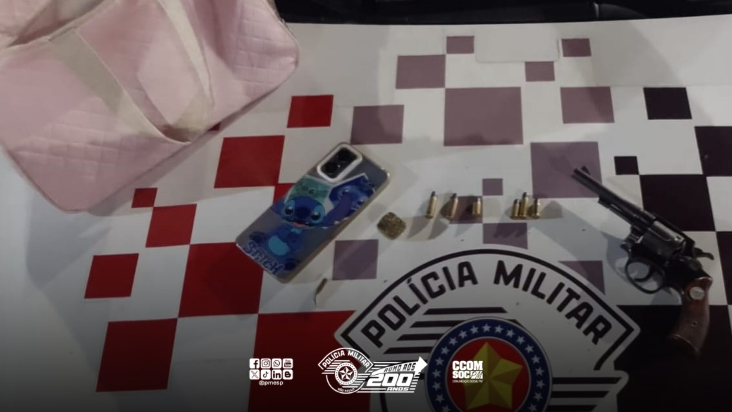 Após fazer ameaças em estabelecimento comercial, mulher armada é presa pela PM
