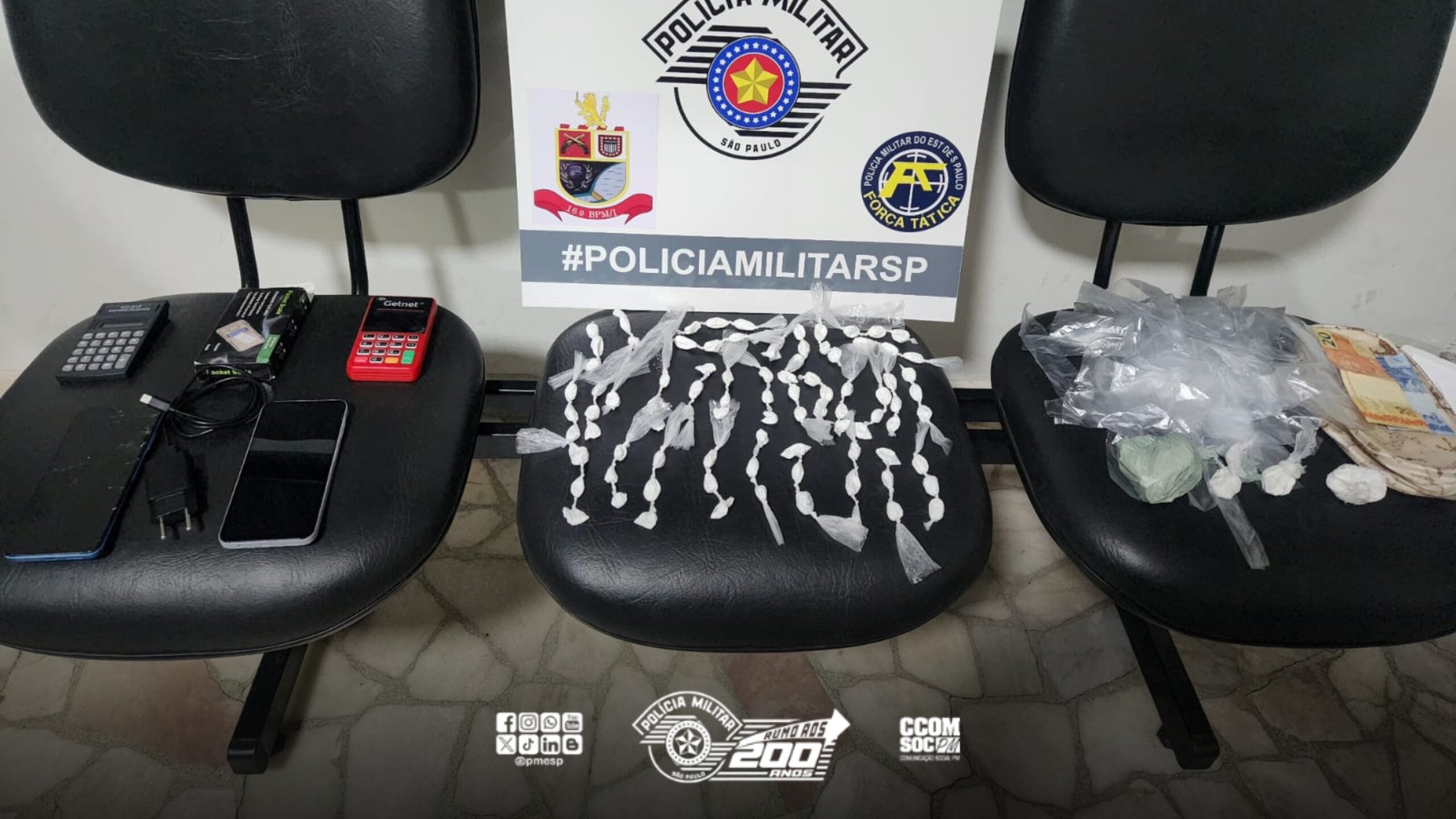 Dupla é presa pela PM em adega usada de fachada pelo tráfico de drogas