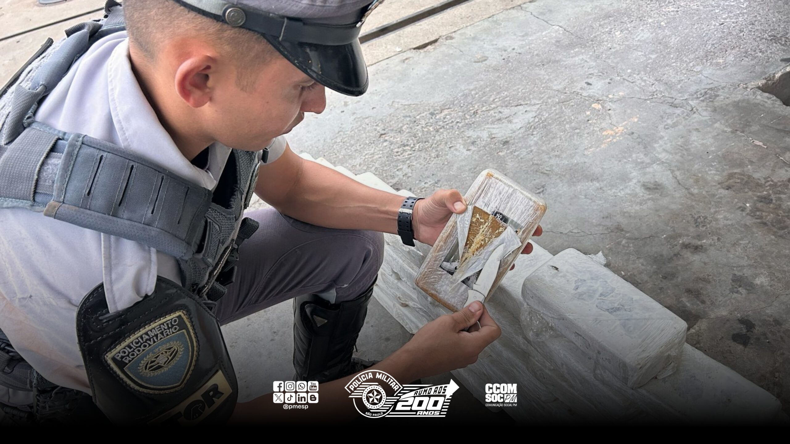 PM Rodoviária descobre fundo falso em caminhonete e apreende mais de 70kg de pasta base de cocaína