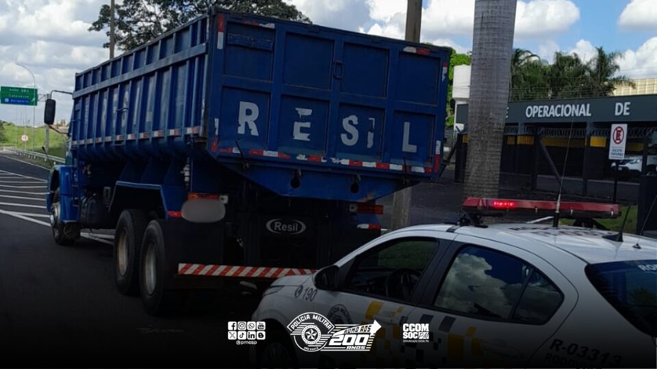 Na manhã desta quarta-feira (14), durante a "Operação Carroceria Arqueada", policiais militares abordaram um caminhão 1620 na Rodovia Washington Luís, em Catanduva/SP. O veículo era conduzido por um homem que, ao ser solicitado, apresentou um Certificado de Registro e Licenciamento de Veículo (CRLV) com indícios de falsificação.