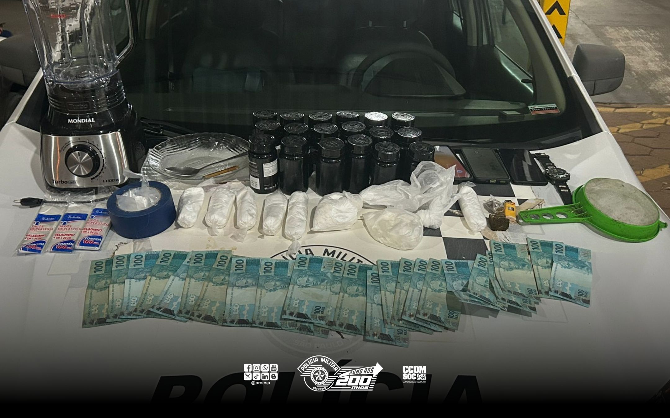 Traficantes são presos pela PM com R$ 2,4 mil em dinheiro e pacotes de cocaína