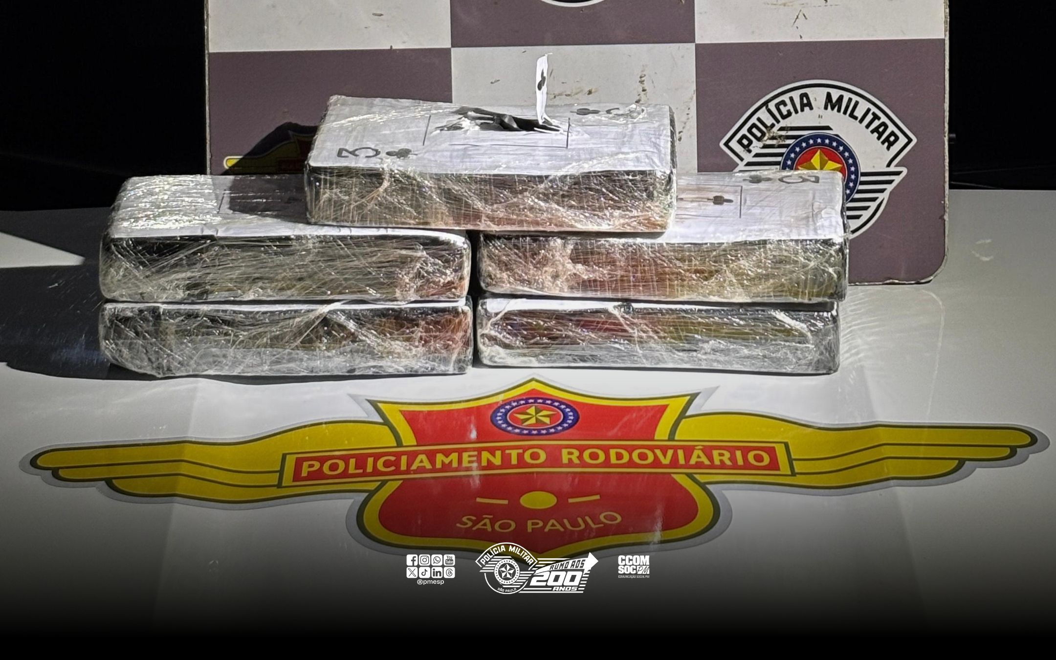 Passageiro de ônibus é preso com mais de 5kg de cocaína na bagagem