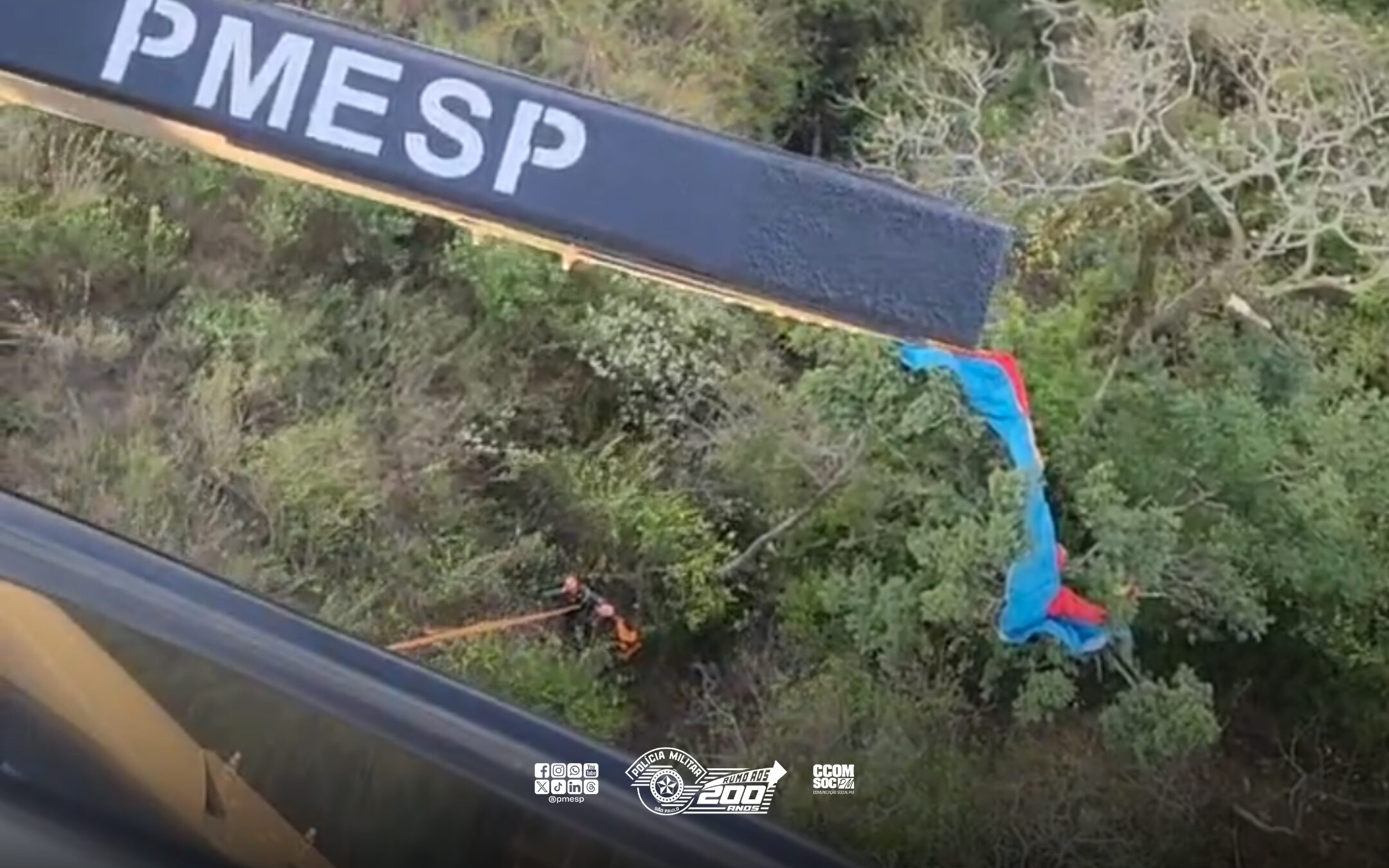 Instrutor e aluna são resgatados após acidente com paraglider no interior de SP