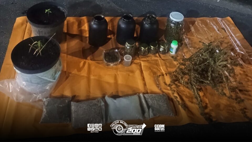 Terça-feira (07), policiais militares do 41º Batalhão de Polícia Militar do Interior prenderam um homem por tráfico de drogas no bairro Cidade Salvador, em Jacareí/SP.