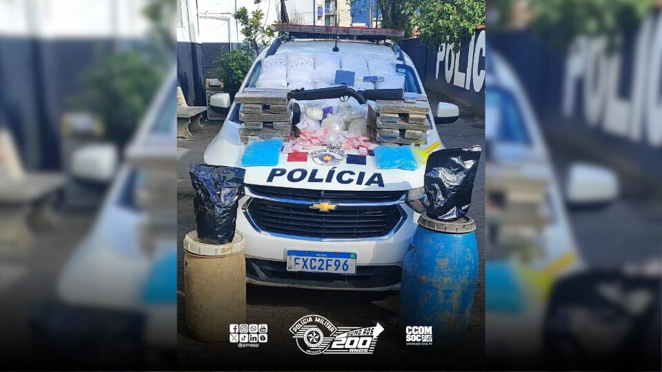 Na quinta-feira (15), policiais militares do 20º Batalhão de Polícia Militar do Interior prenderam um homem de 31 anos por tráfico de drogas no bairro Parque dos Ministérios, em Ubatuba/SP.