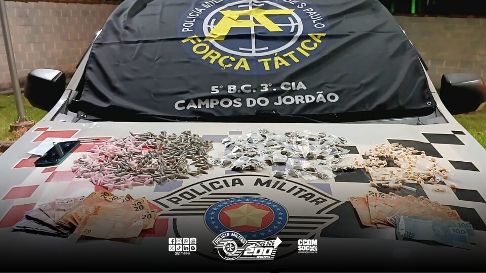 Na noite de quinta-feira (09), policiais militares da Força Tática prenderam um homem por tráfico de drogas no bairro Pica Pau, em Campos do Jordão/SP.
