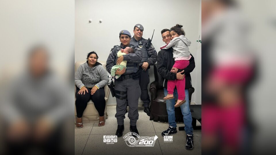 Policiais militares salvam recém-nascido engasgado com leite materno em Osasco/SP