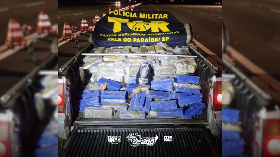 Na tarde de ontem (15), uma equipe do Tático Ostensivo Rodoviário (TOR) prendeu um casal por tráfico de drogas durante uma abordagem em uma praça de pedágio da Rodovia Governador Carvalho Pinto (SP-070), em São José dos Campos/SP.