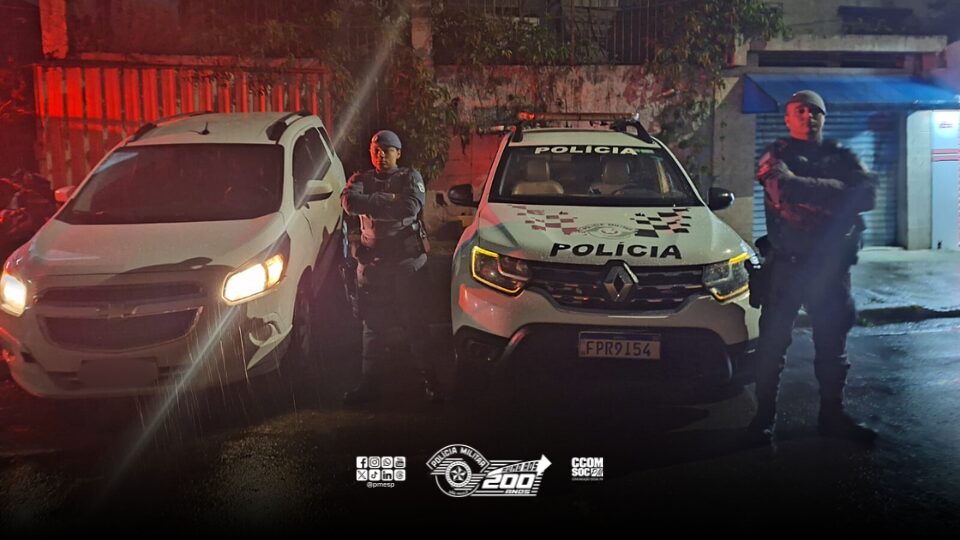 Na noite de ontem (8), durante patrulhamento pela Estrada Juscelino Kubitschek, em Guarulhos/SP, uma equipe da Polícia Militar visualizou um veículo cujo condutor teve a atitude considerada suspeita, o que motivou a consulta da placa, sendo constatado que se tratava de produto de furto.