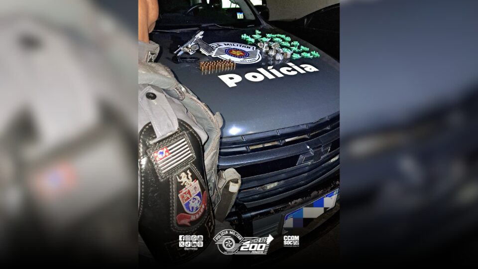 Na tarde de ontem (7), policiais do Batalhão de Ações Especiais de Polícia (BAEP) prenderam um homem por posse ilegal de arma de fogo e tráfico de drogas no município de Cruzeiro, interior de São Paulo.