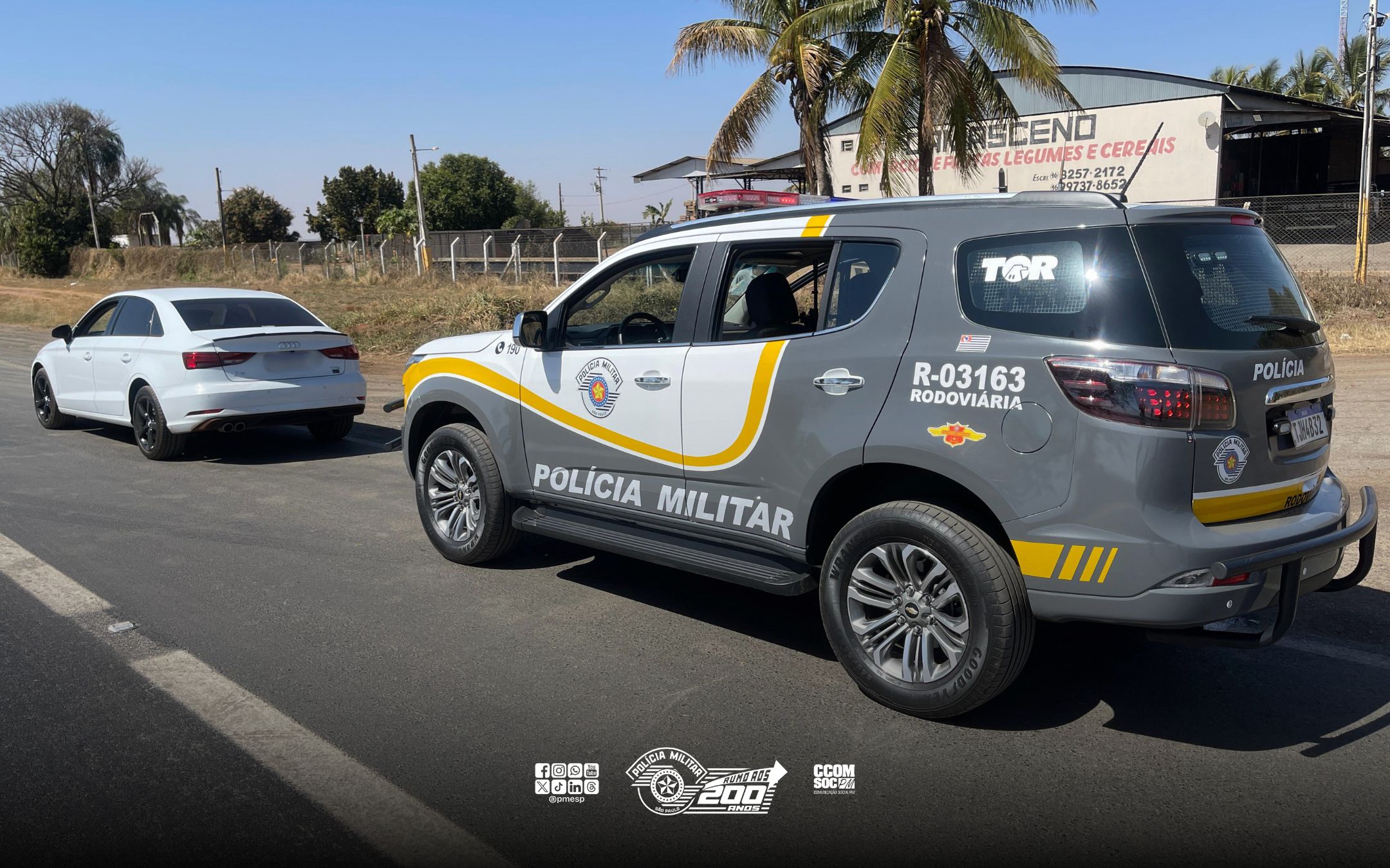 Homem tentar fugir com arma em veículo e acaba preso pela PM no interior de SP