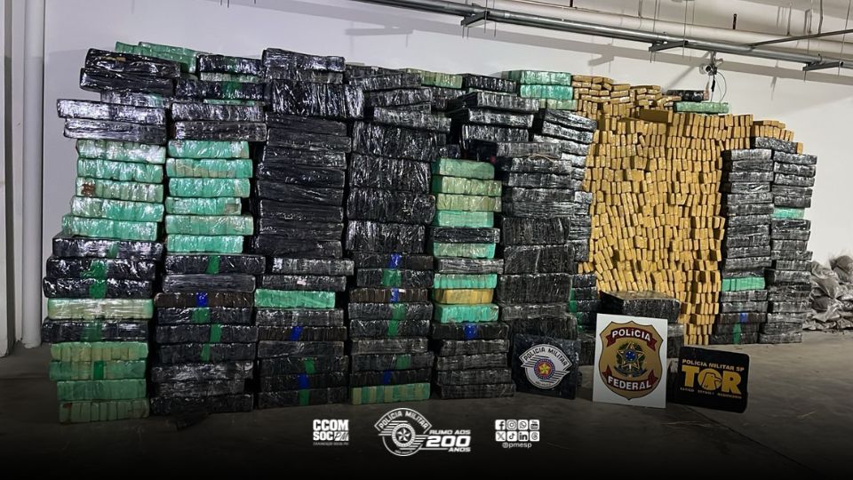 Prejuízo para o tráfico: Quase 8 toneladas de maconha são apreendidas em rodovia de Adamantina/SP