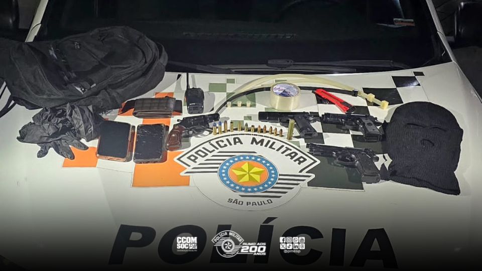 Criminosos são detidos com arma de fogo, simulacros e drogas em São Sebastião/SP