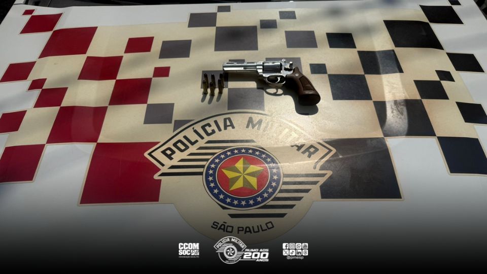 Polícia Militar apreende arma e prende três em Taubaté durante abordagem em partida de futebol