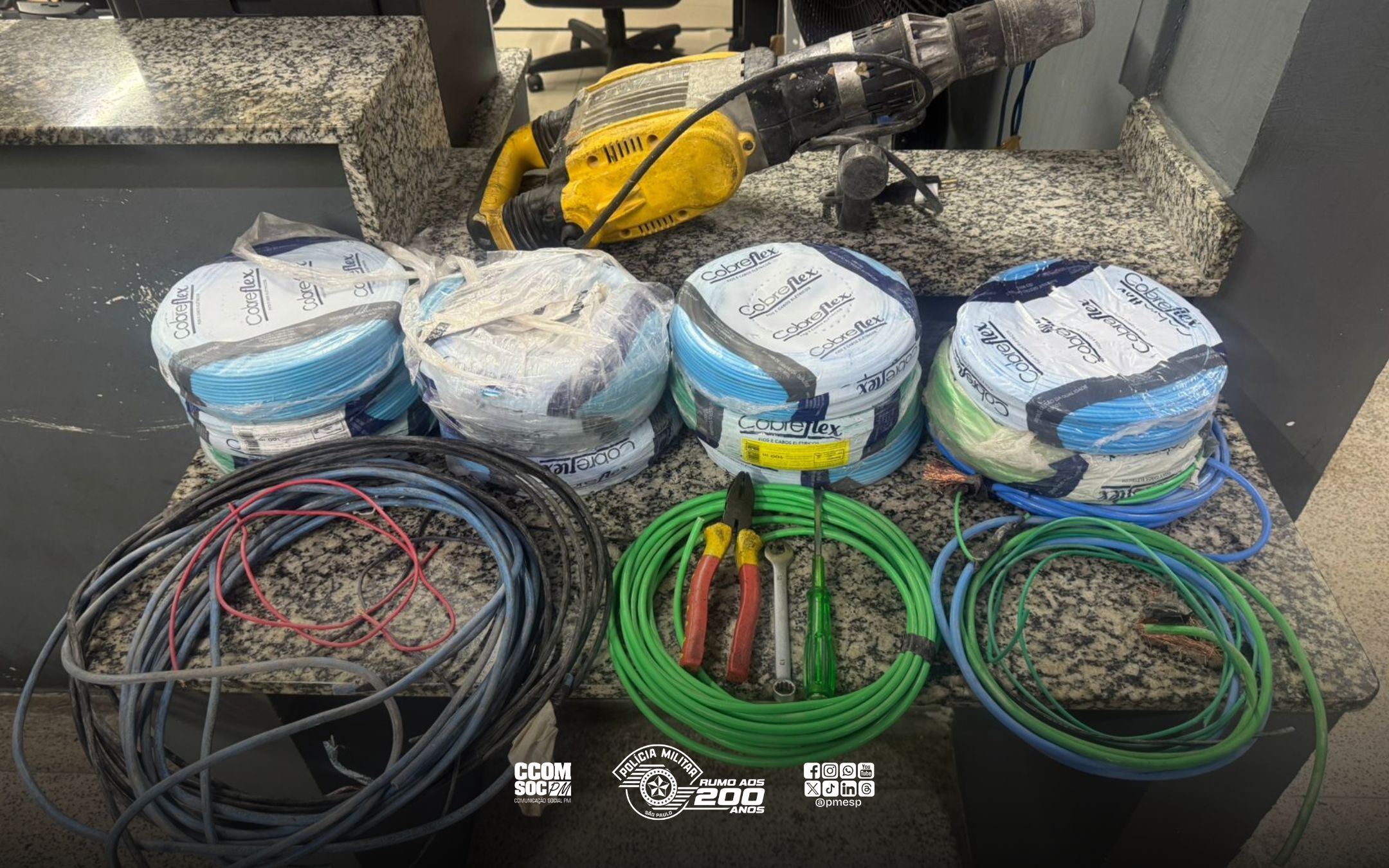 Dupla furta condomínio em construção na Grande SP e acaba presa pela PM na madrugada