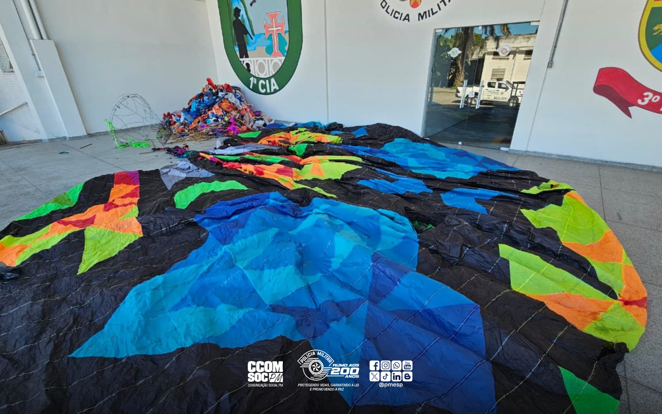 Balão cai entre escola e igreja e mobiliza operação da Polícia Militar em Santos